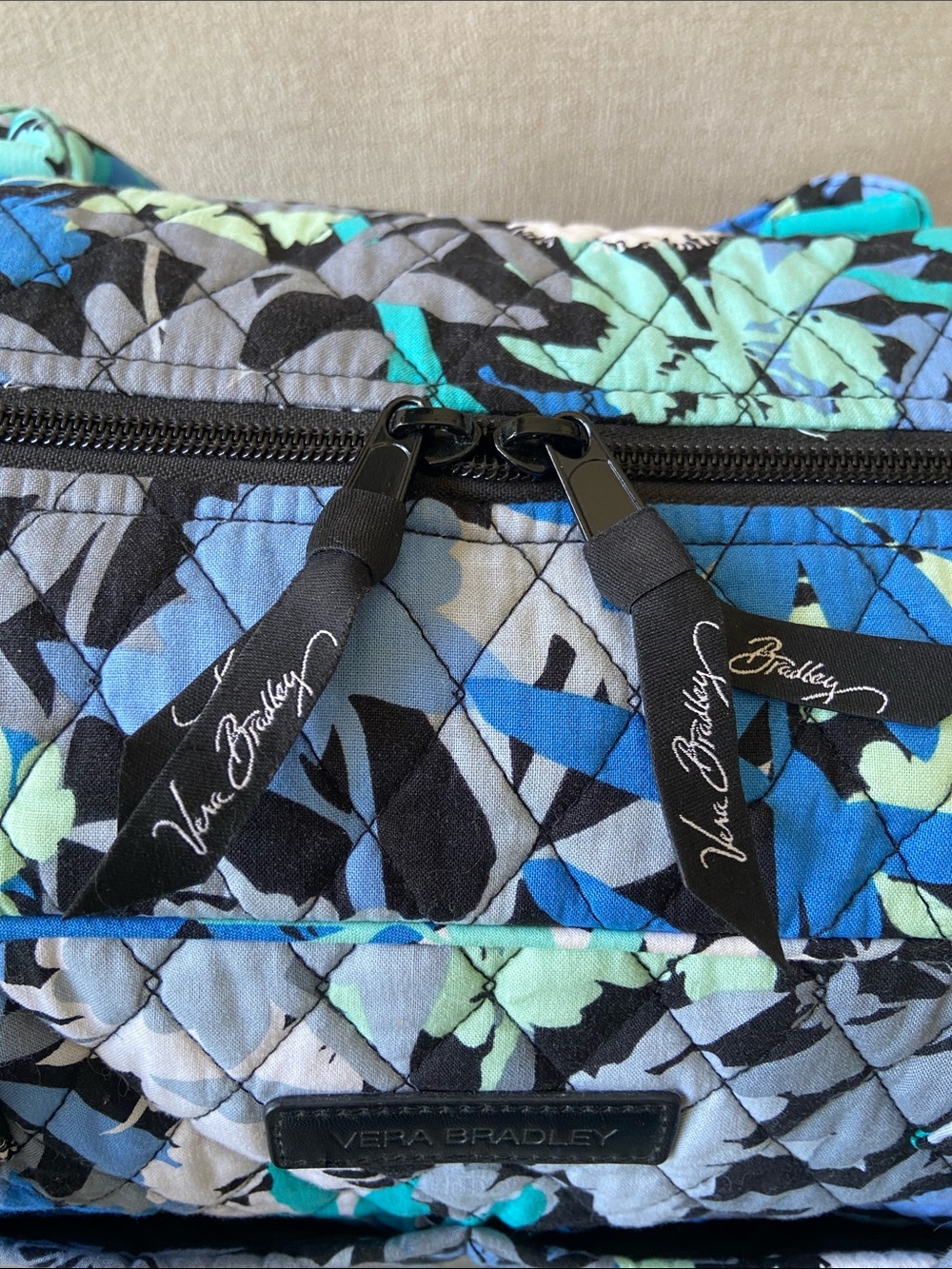 Sale! Vera Bradley Weekender Travel Bag in Camofloral (retired) w/Shoulder Strap - Picture 3 of 16